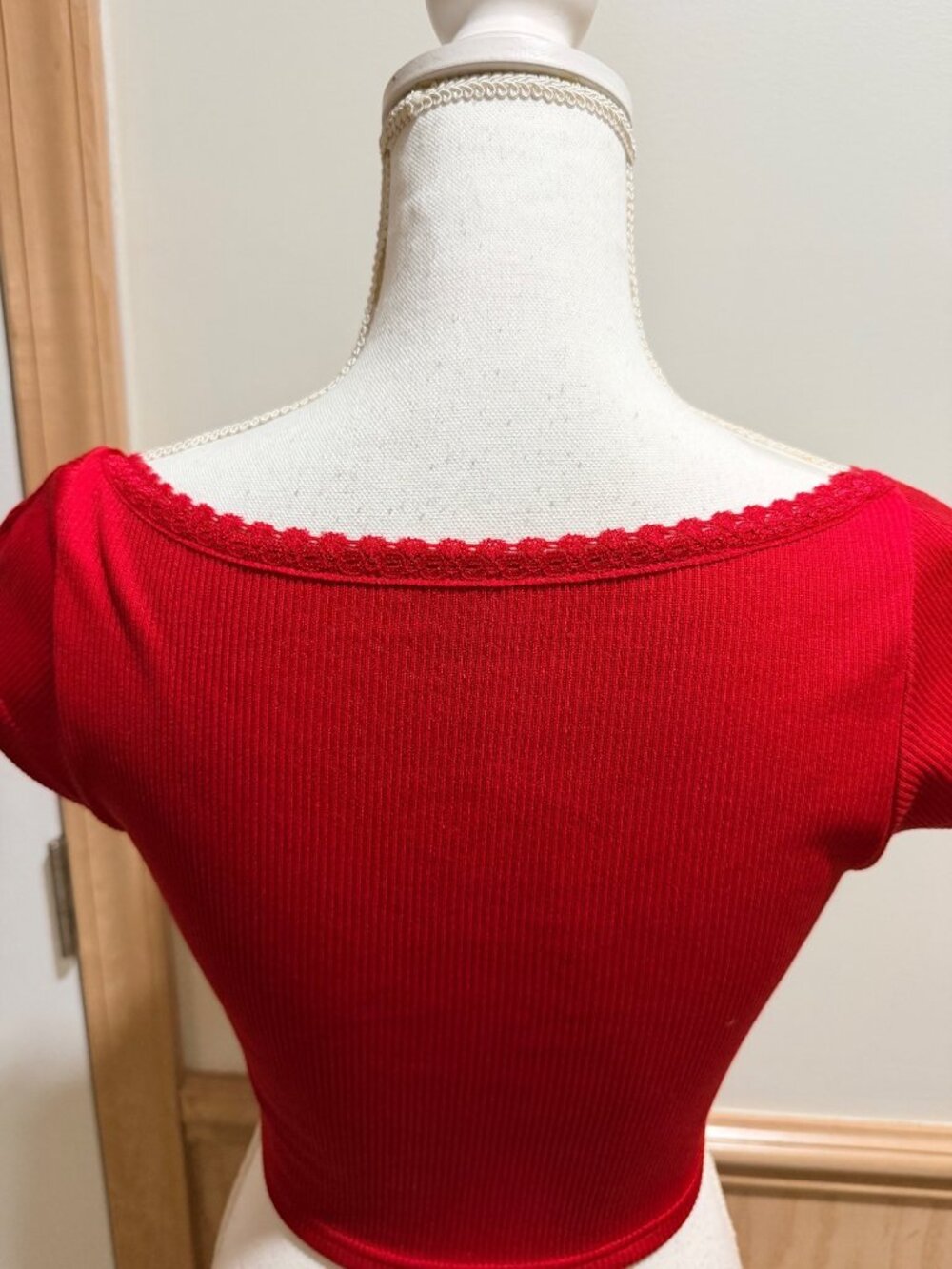 Red Ribbed Knit Crop Top With Lace Trim Sleeveless Sweetheart Neckline Size M - Picture 6 of 7